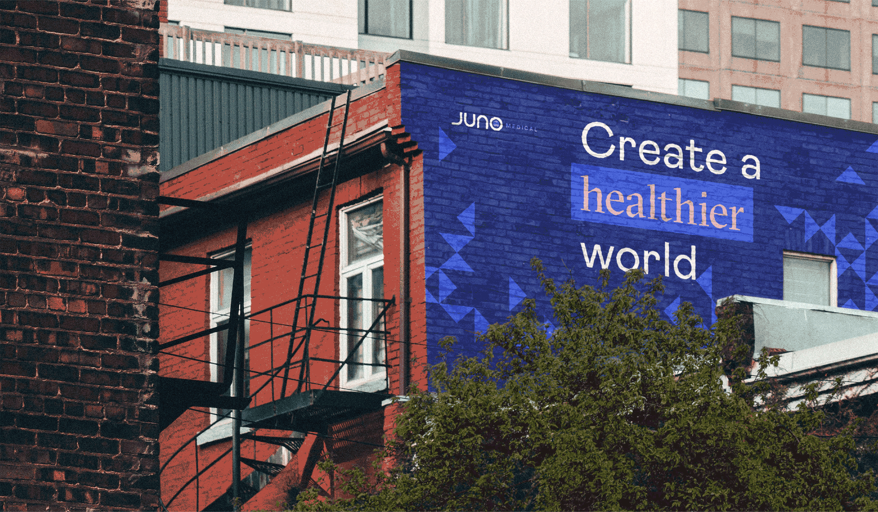 Visual identity that brings family values to the healthcare system.